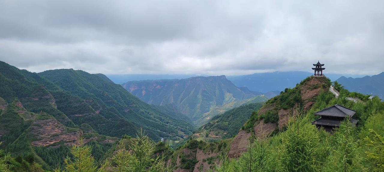 人间美景常在险远之处，正所谓“无限风光在险峰”！美景秀丽自然美景宜人风光好