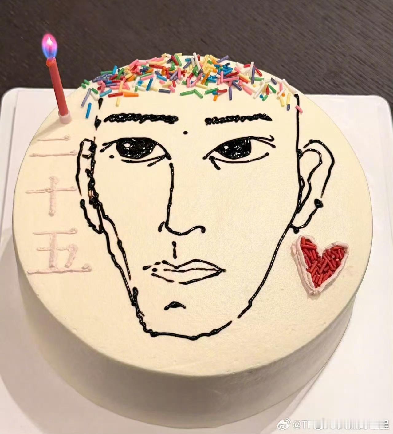 好可爱☺️易烊千玺25岁的生日蛋糕易烊千玺手绘25岁生日蛋糕