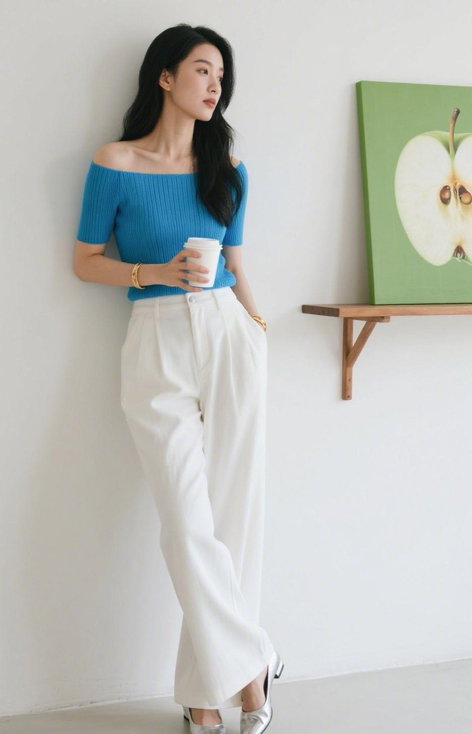 就连路上的陌生人都能看出来，我想和你在一起，就你自己装瞎看不到呗！女追男也是隔