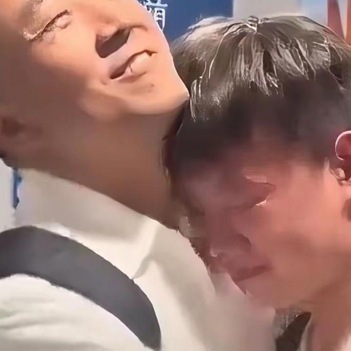 陈行甲曾是全国优秀县委书记，在巴东时为民请命、高调反腐，特别受当地人爱戴。后来他