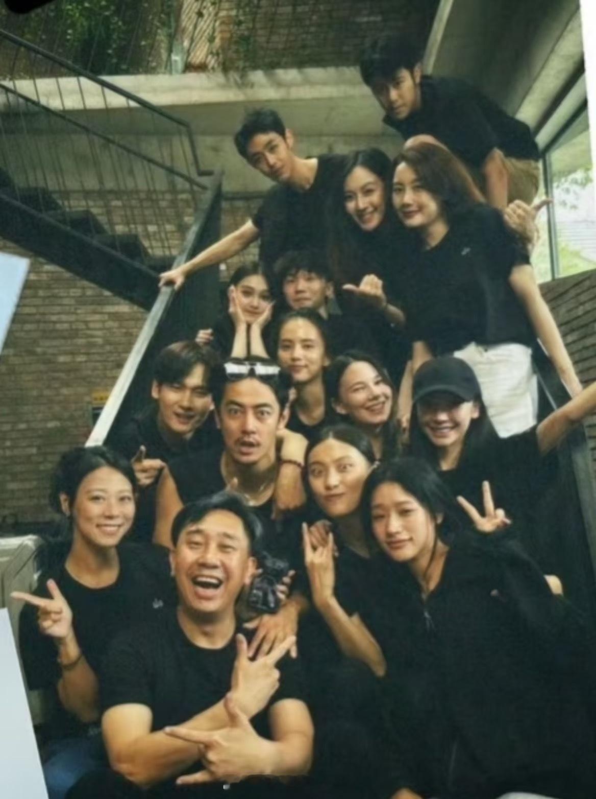 原来易梦玲闭关修炼是去上表演课去了……还看到了纪凌尘和段小薇​​​