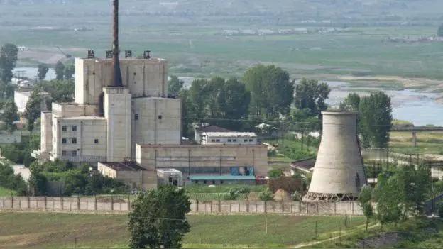 炸还是不炸？朝鲜拥核!现在不但是拥核了。有报道称，宁边核设施扩建完成，核武呈