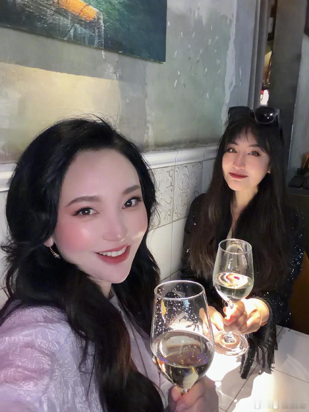 这居然是金莎，这美颜有点儿过吧