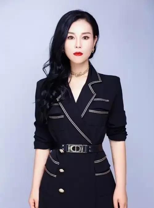 翻唱刀郎歌曲《我的楼兰》的赵运玲究竟是何许人也？我用Deepsek居然都没有搜索
