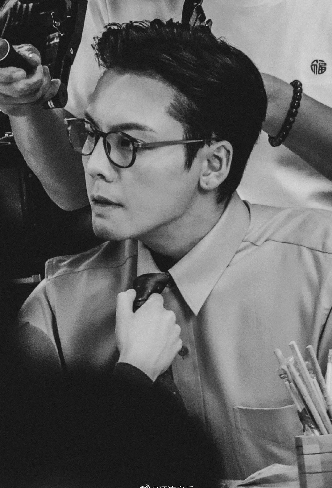 陈伟霆爱情慢慢路透性张力拉满陈伟霆的性张力绝了，爱情慢慢路透捏住现女友的下巴，