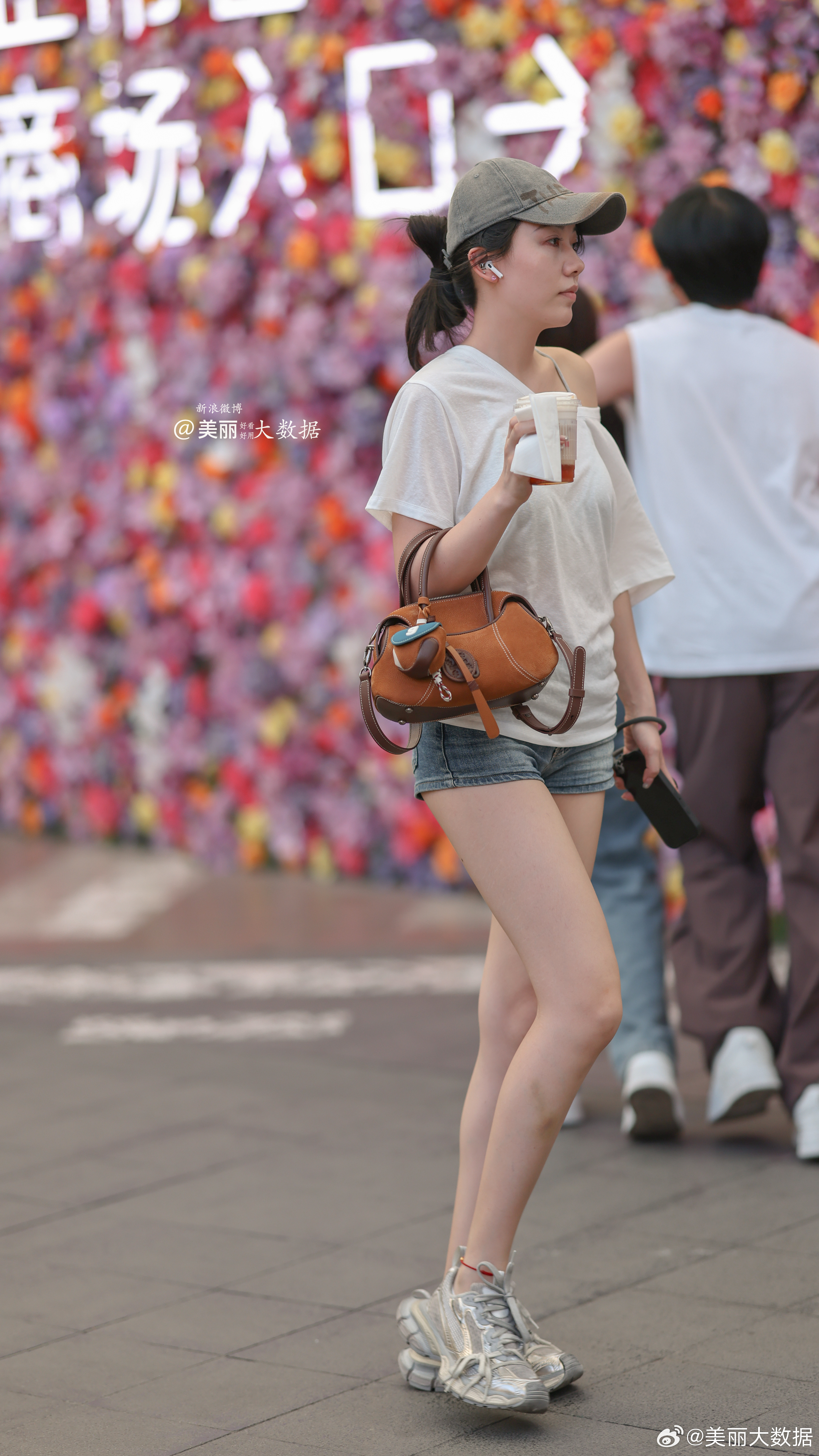 走在街上，突然觉得时间静止了。💪🚶‍♀️文案来自于ai❤️​​​