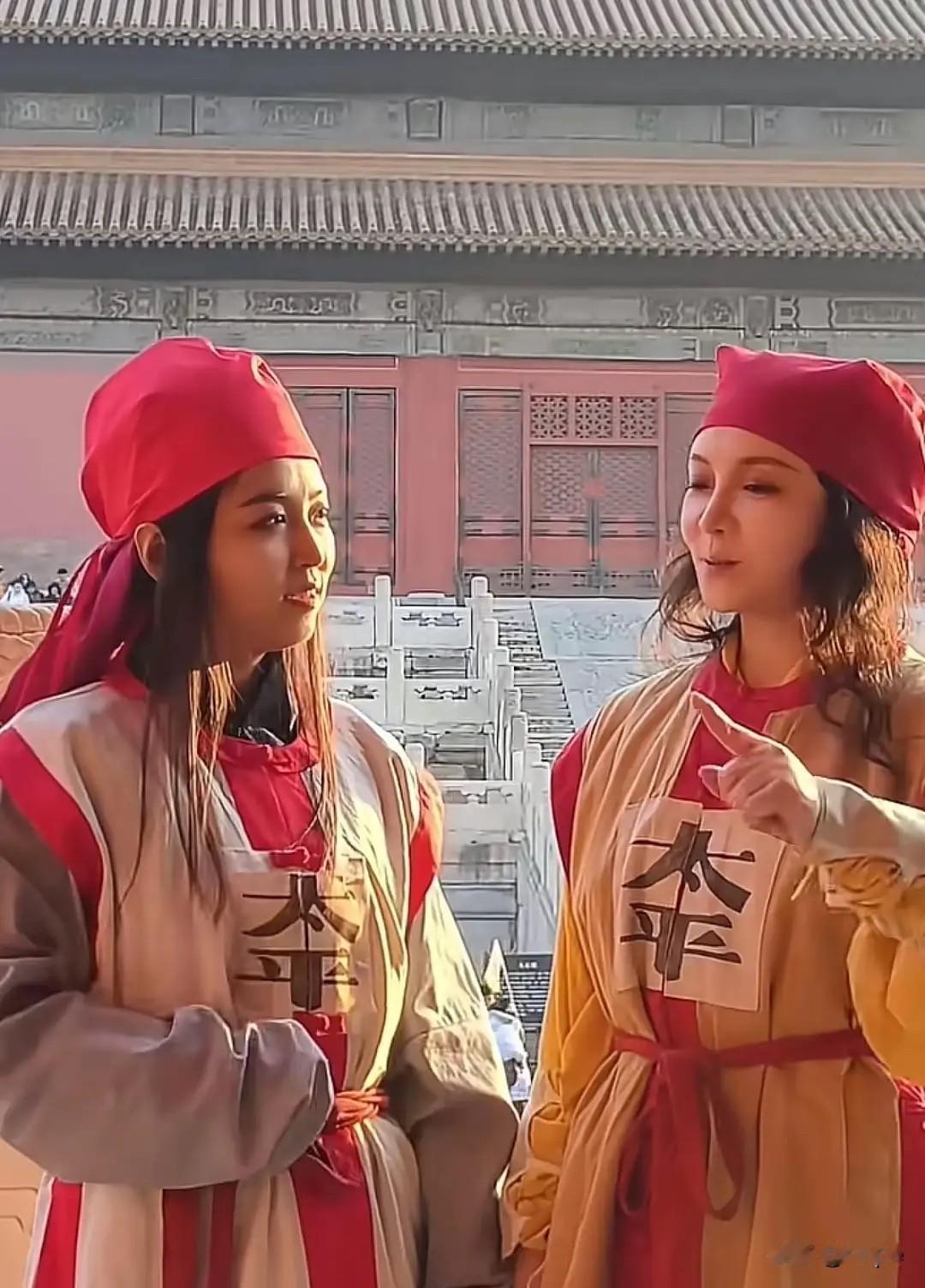 太平天国服装全网下架这波操作简直离谱到让人摸不着头脑！人民英雄纪念碑上的