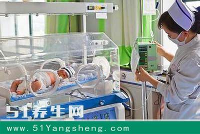 刚出生的女儿不会吸奶, 整天在保温箱, 妈妈好心疼, 也好想你!