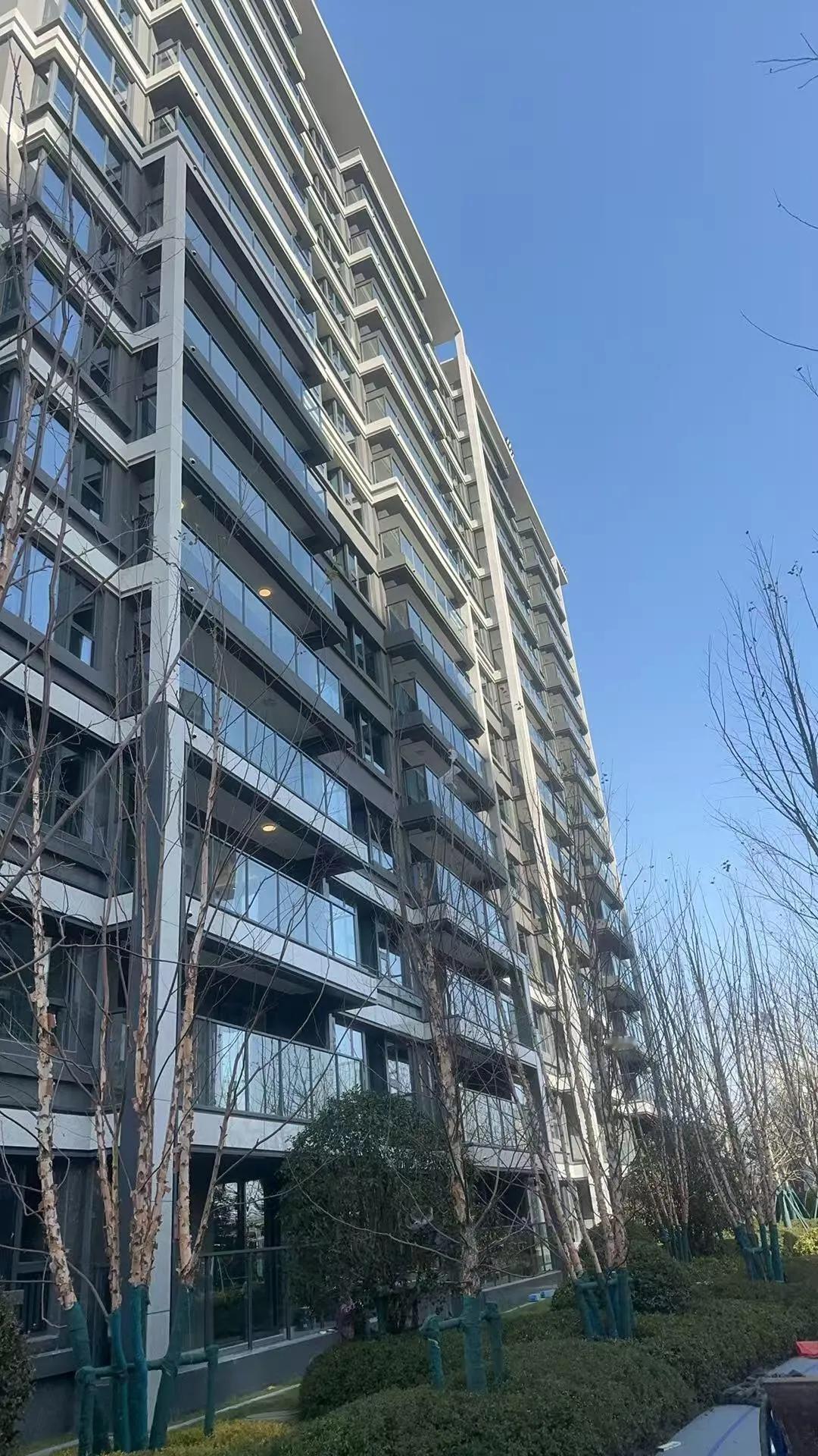 期房二楼，还有5天交房，当初既然选择买二楼，光线、返水啥的就有心里准备。但是我万