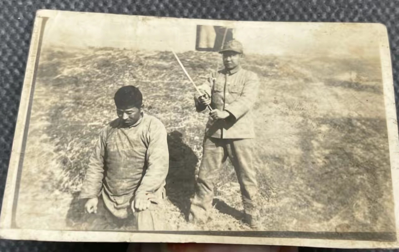谁说武汉沦陷没有全城大规模屠城，日军就不曾犯下血腥暴行？1938年这张日军摆拍老