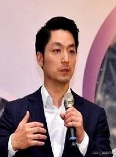 能力有余，格局不足蒋万安是蒋介石后人，从政风格干练，口才了得，可以不拿稿子滔滔