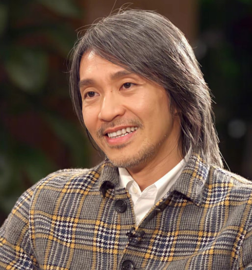 欧弟曾采访周星驰，欧弟开口说：“我很喜欢你的喜剧。”周星驰短促回应一声“哈”。欧弟继续追问：“你为什