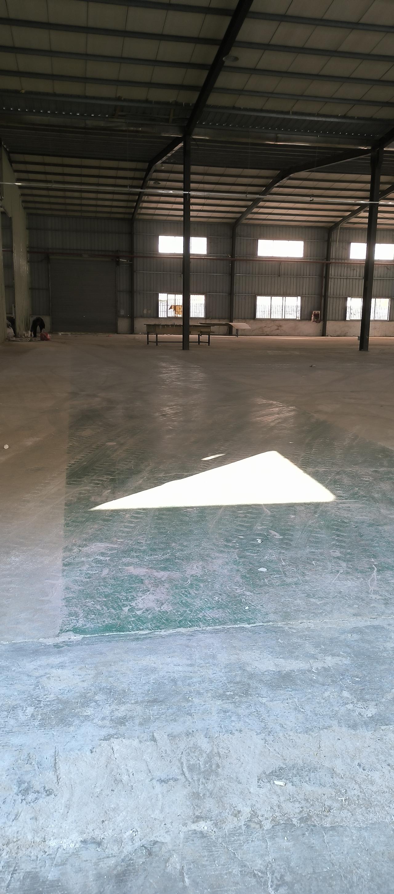 如今经济低迷，东莞不少房东又将一些企业逼走了，这些企业被挤到了隔壁的博罗。原本