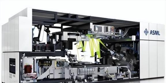 光刻机巨头曾开始慌了，中国造不成光刻机，但是要造一个光刻工厂！全球半导体领域