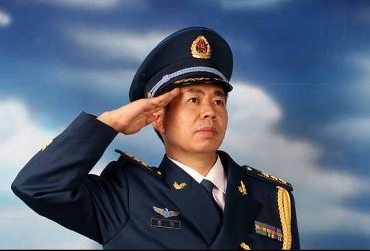 中国鹰派戴旭曾发出警告：中国空军必须给沿海城市打造3000公里防御纵深！因为某个