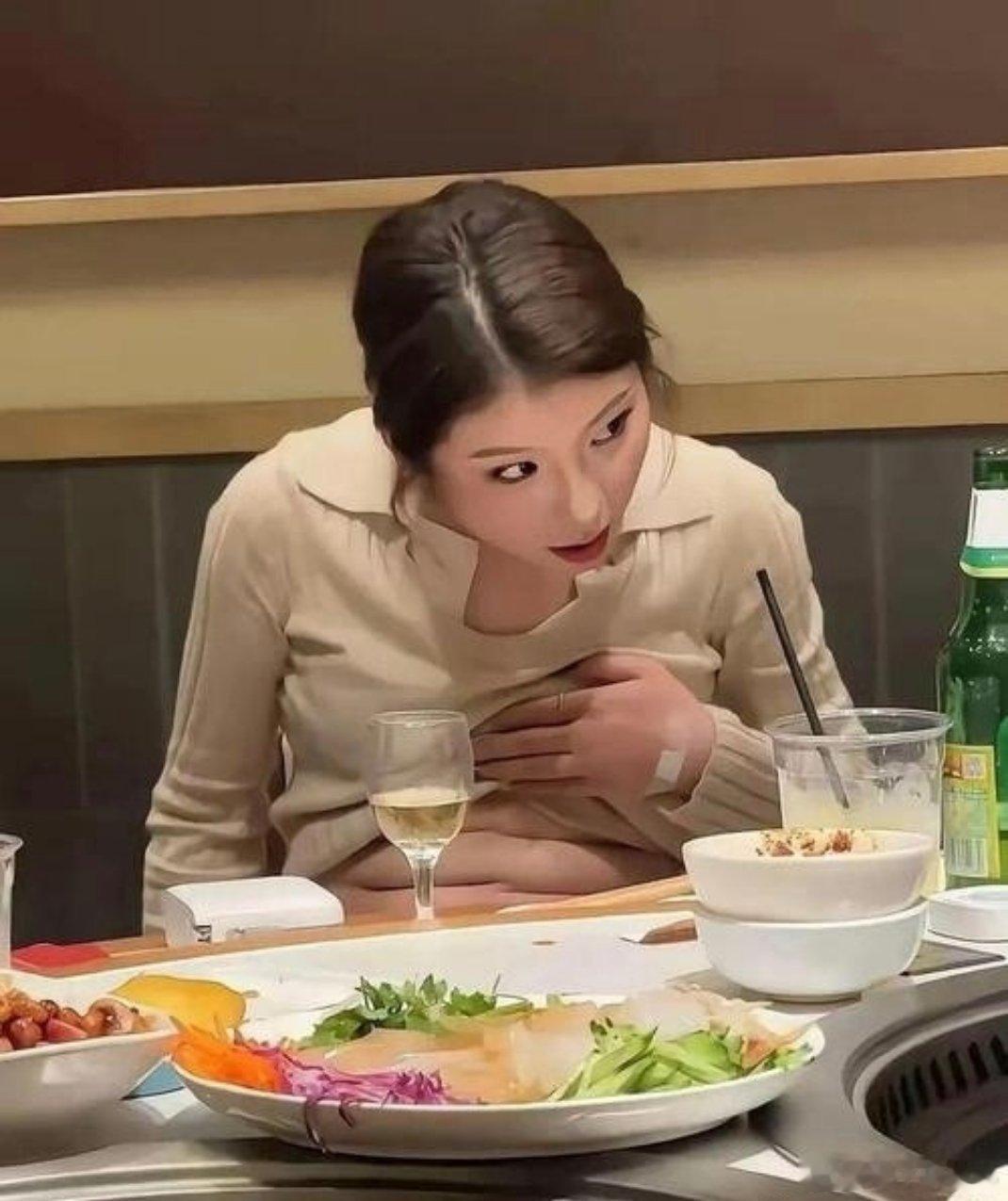 女同事给我秀了下六块腹肌，结果…笑不活了！