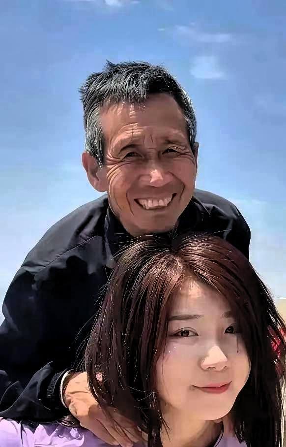 1997年，河南一个50岁光棍，捡回1名女婴。不料，送她读书后，她竟怒问：“穷到