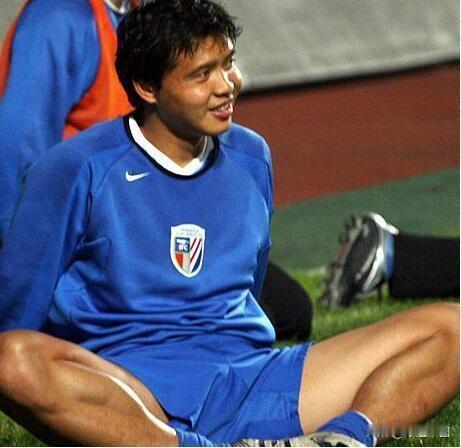 张效瑞：我不想像彭伟国前辈那样，曾经也爱在禁区里玩杂耍，最后却只剩下小心翼翼的盘