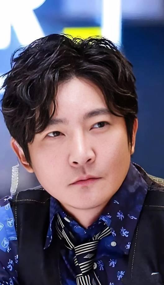 郭京飞那句话，“我挣的钱，全交大姨子管”，听起来像个段子。可这真不是玩笑。