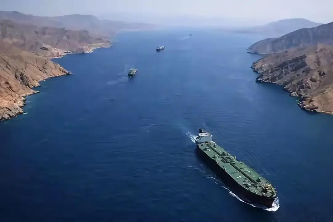8月9日，中国也要警惕！特朗普对伊朗认怂回归经济手段，军事行动难以为继！