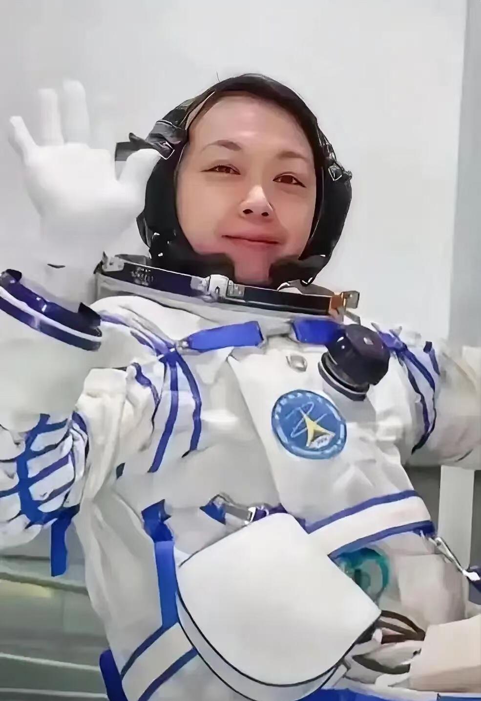 一个香港路政署高级工程师，突然辞去公职，带着11岁的龙凤胎和9岁小女儿，举家搬到