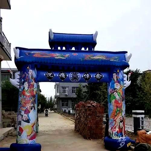 头七那天，人还没散，巷口常来串门的那位女邻居，却没封礼。回村里办丧时，关系一般