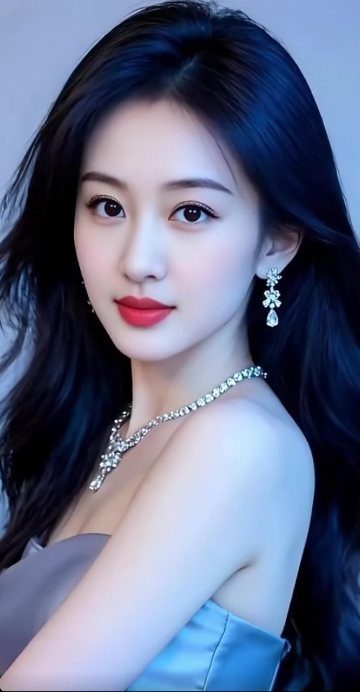 优雅黑发，闪耀珠宝，红唇诱惑，迷人女神！💄✨👗分享一下你随手拍下的照片红唇