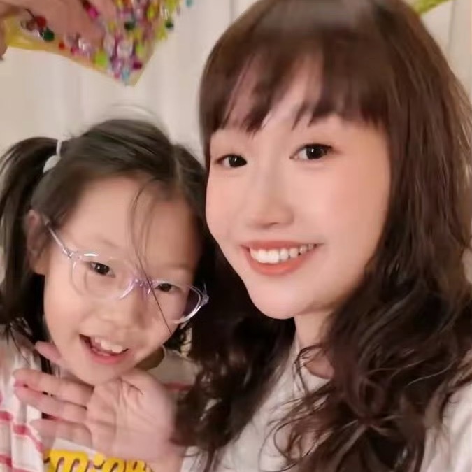 李行亮父女共用一张脸李行亮女儿和他长得也太太太像了吧，父女俩共用一张脸，怪不得李