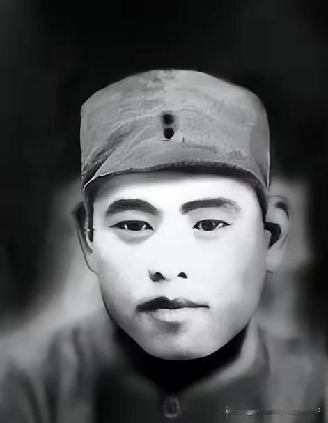 1943年，八路军区队长韩增丰中弹倒地，日军师团长大喜，第一时间跑过来验尸，谁知