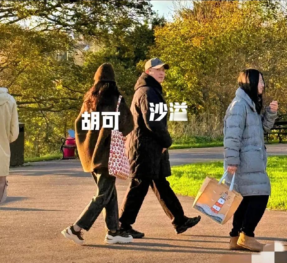 家人们，大瓜来袭！有网友在英国撞见沙溢胡可夫妇，疑似送娃出国读书呢！如今明星和有