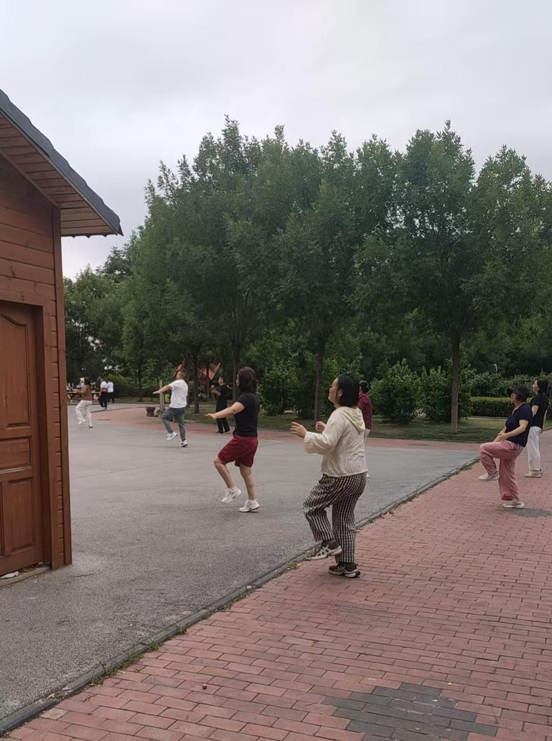 提前通知一下，还有8天，也就是7月15日9点56分就正式进入三伏天了，老话