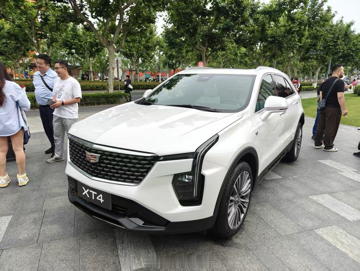 新款凯迪拉克XT4上市，全款一口价售15.99-18.99万元，搭载1.5T或2