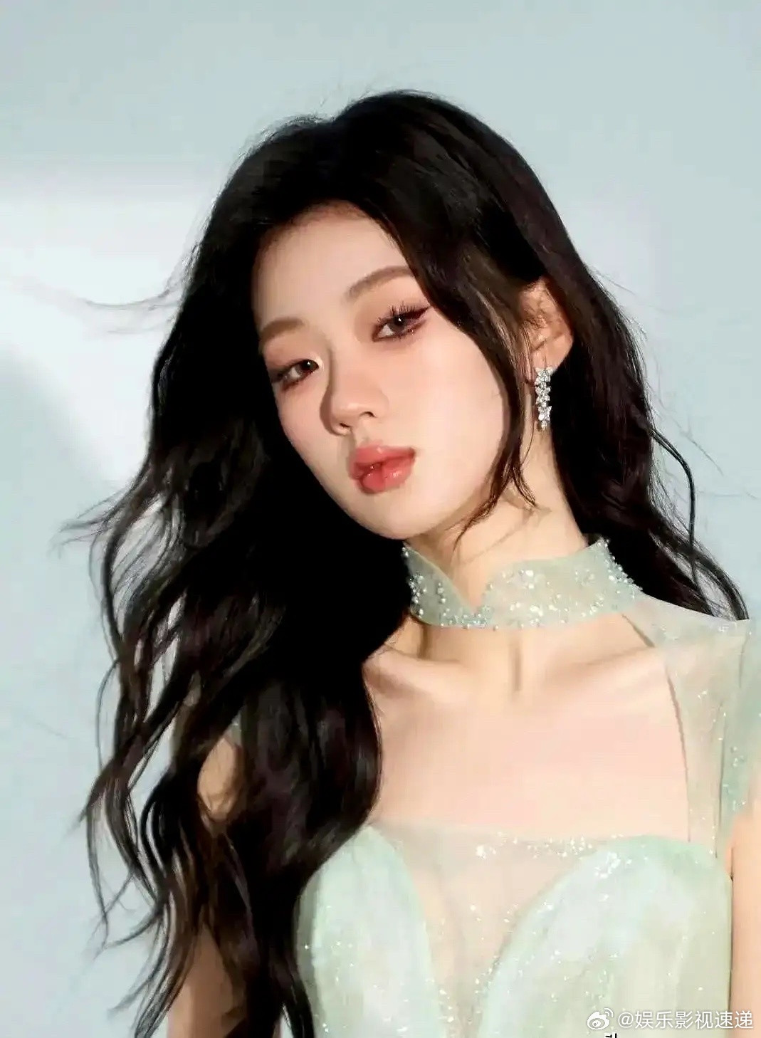 单依纯演唱会这事儿，本来没什么。直到她拿着话筒，对着台下几万人，唱出这么一句：“