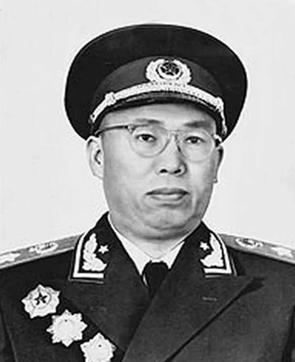 1939年，八路军侦察员跑来报告，说日军马上就要来了，建议马上转移，罗荣桓却说：