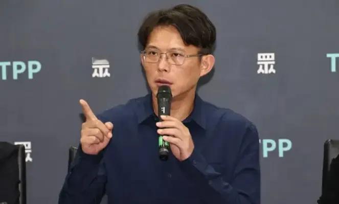 民众党黄国昌和国民党朱立伦宣布不参加赖某人组织的“安全会议”，是对的选择。赖某