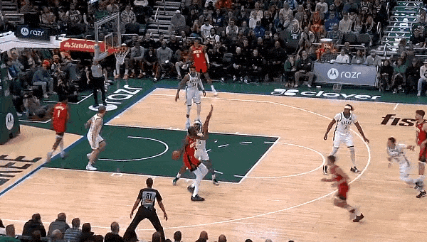 死神降临，杜兰特最后两分钟杀死雄鹿。11月10日火箭客场挑战雄鹿，全场几乎一直落