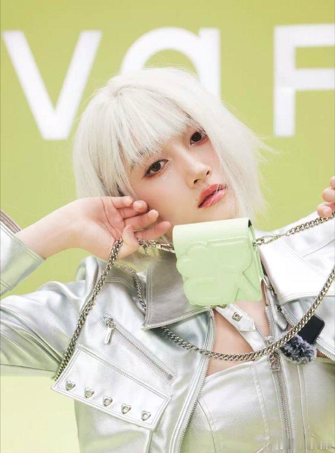 关晓彤Y3K未来感关晓彤机械姬妆2.0是谁的DNA狠狠动了！关晓彤这波机械姬