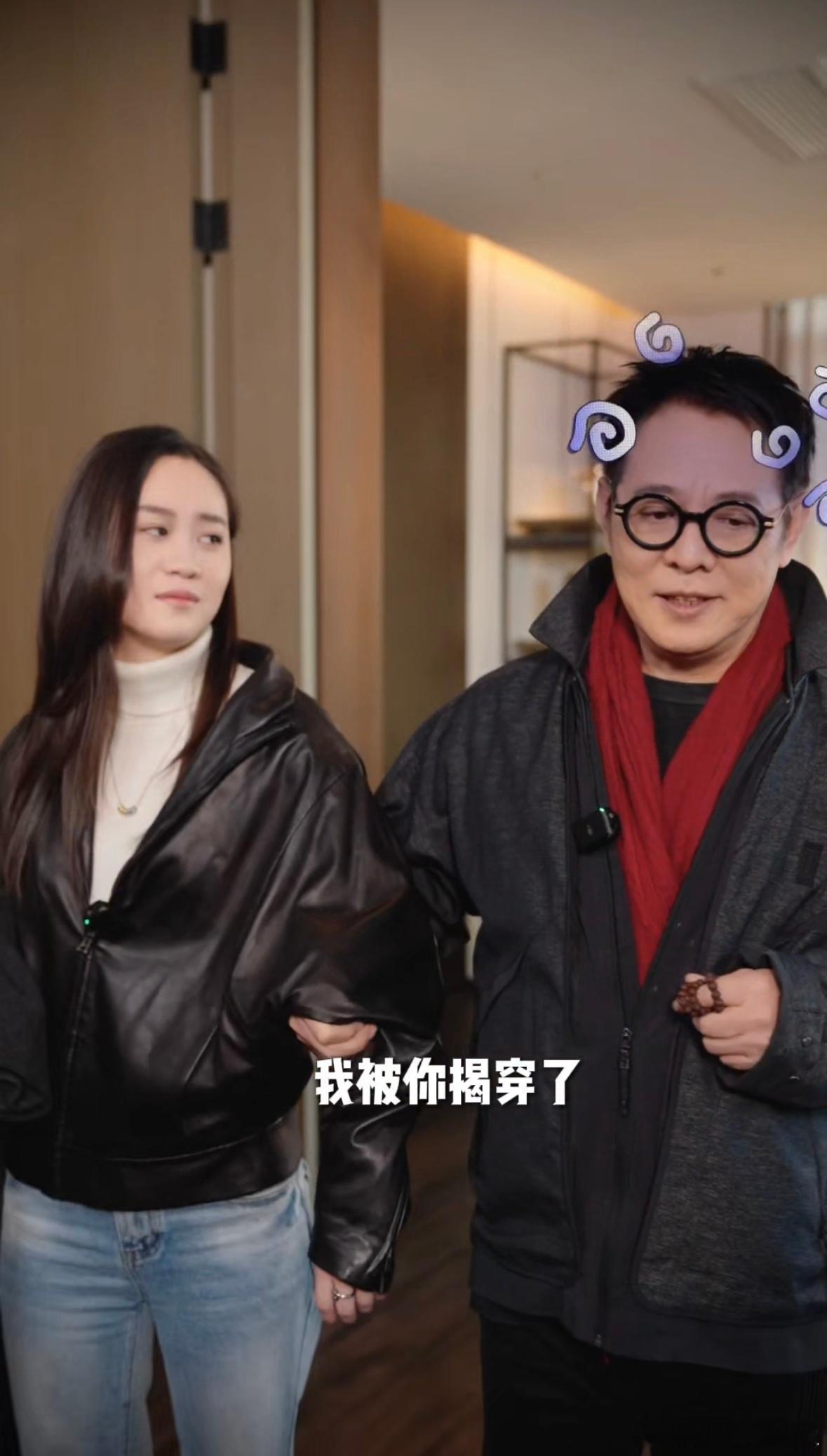 李连杰和女儿旅游松弛感看到李连杰带女儿出游的视频，突然觉得卸下光环的他好亲切，