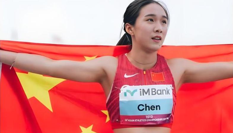 中国田径一次性出了俩天才。但评论区一句话，把其中一个否了😭2026年名古屋亚