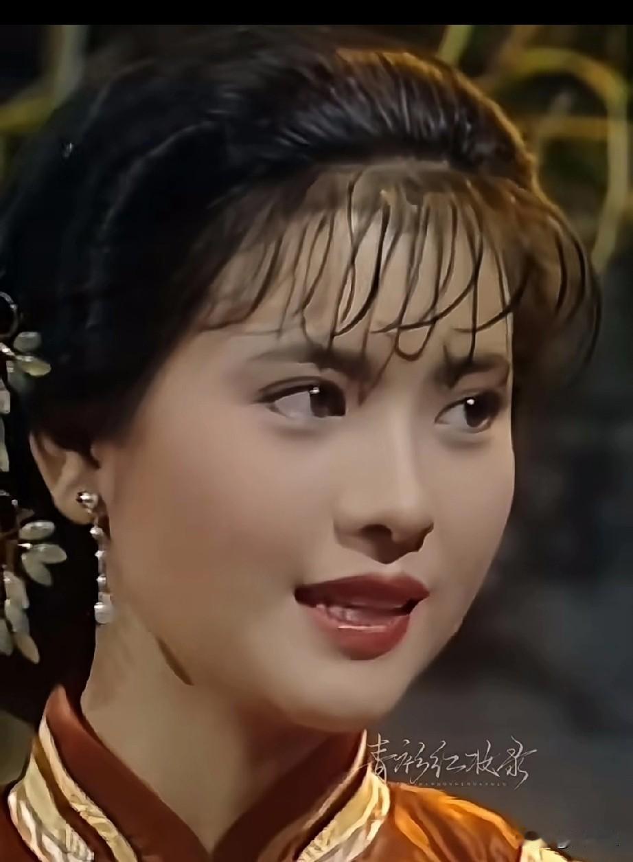 这是她的第一部古装剧红颜薄命，可惜未遇良人盛世美颜可惜了，世上再无蓝洁瑛还