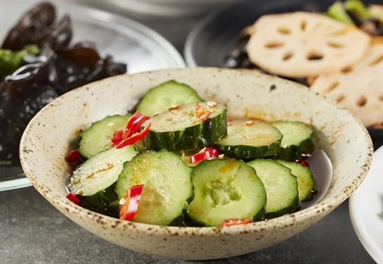 提醒父母：这3种隔夜菜太危险，吃不完最好倒掉，宁可浪费也别吃一桌菜吃不完，冰