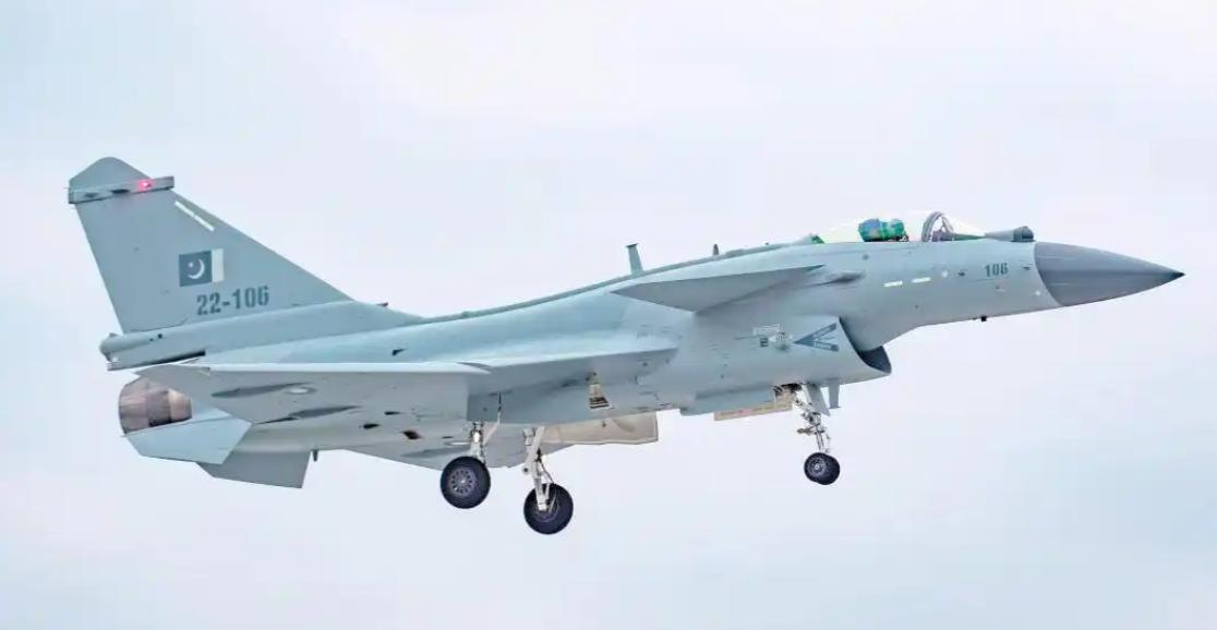 巴基斯坦飞行员早先私底下常说：中国战机不过是"穷国版的F-16"，凑合着用还行