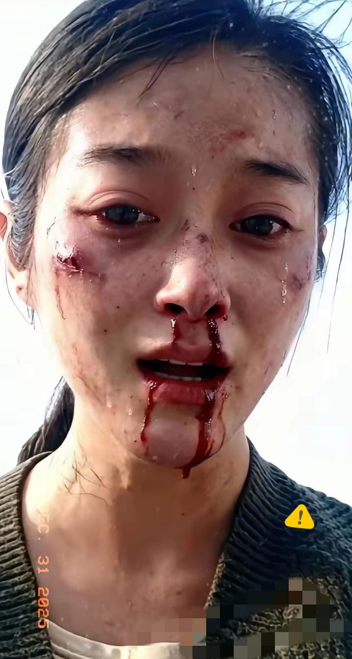 后悔了吧！女子嫌弃前夫穷，离婚又嫁二婚，二婚丈夫是个酒鬼，一日三喝。女子还没管