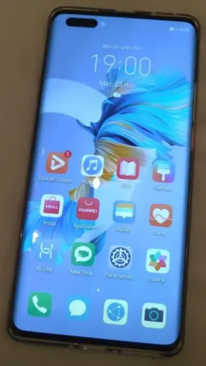 华为mate40有多强？我同事这样说。四年多前5000不到入手，内存128。