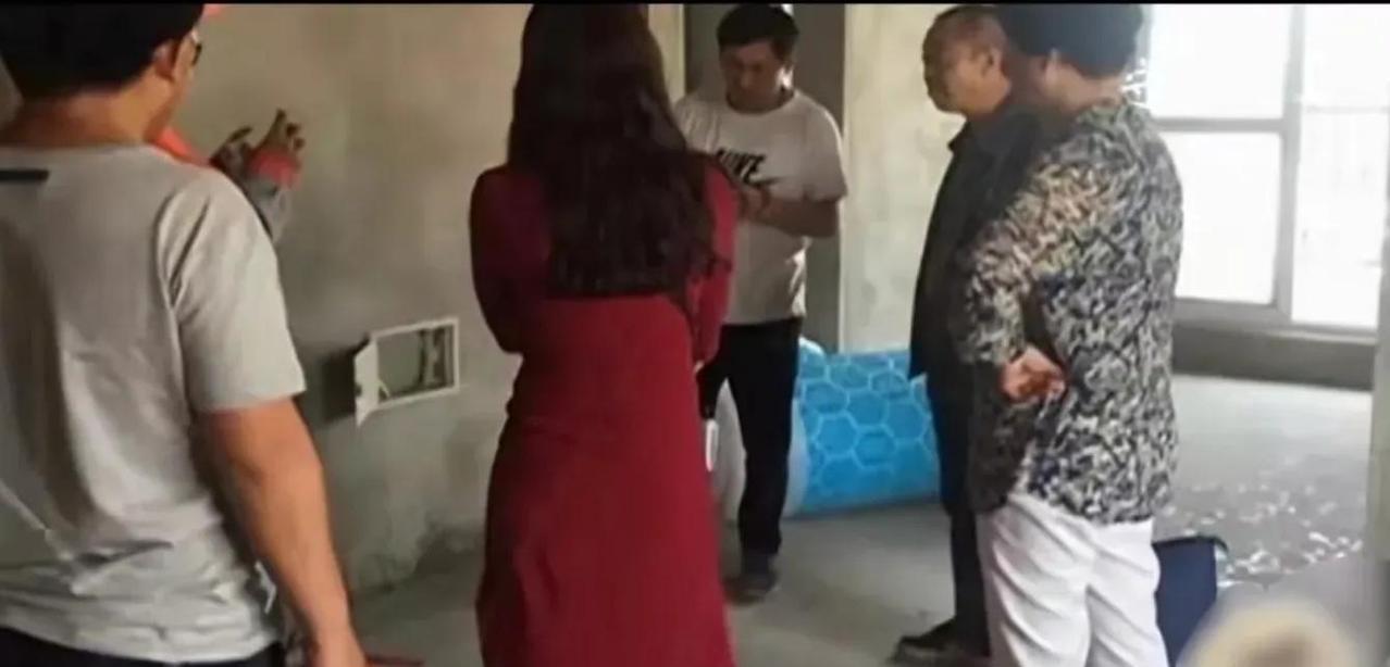 婚姻里的背叛，到底该谁来买单？河南驻马店这场离奇官司看得人直摇头。32岁的张女士