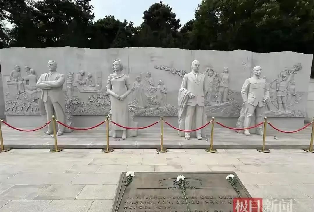 这是位于北京海淀西山国家森林公园内的西山无名英雄纪念广场上的四位英雄雕像。