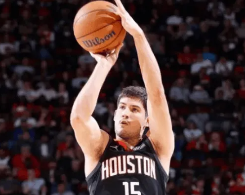 NBA常规赛，火箭126-119战胜步行者。本场比赛，火箭球员里德-谢泼德出战