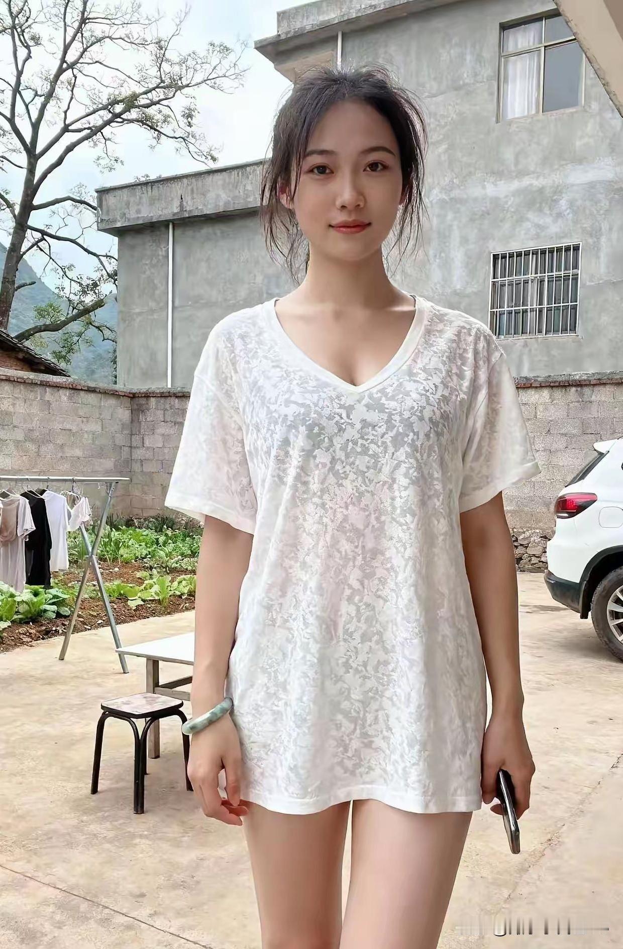 远处有高山，近处有楼房…左手苹果右手玉、貌美带车有菜地…所以，想娶这个待字闺