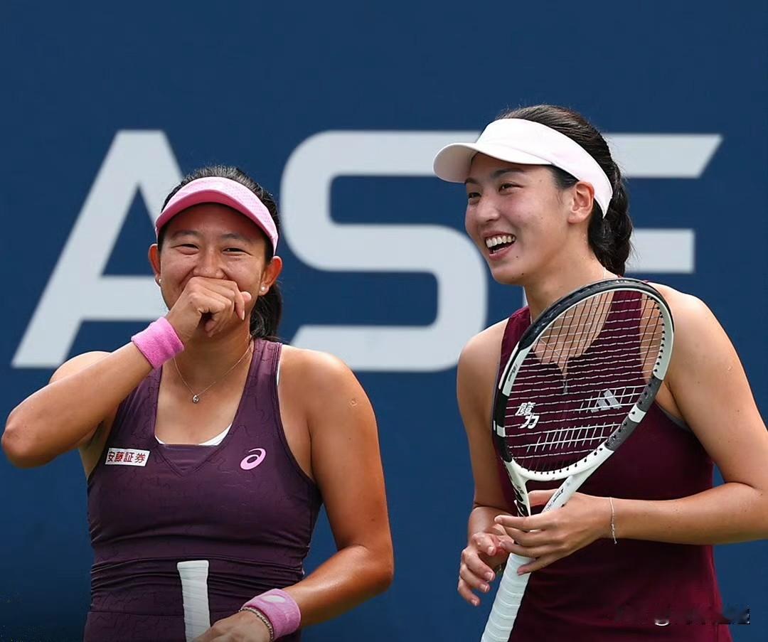 🎾美网女双首日比赛，中国选手三胜一负美网女双第一轮，🇨🇳徐一璠/🇨🇳