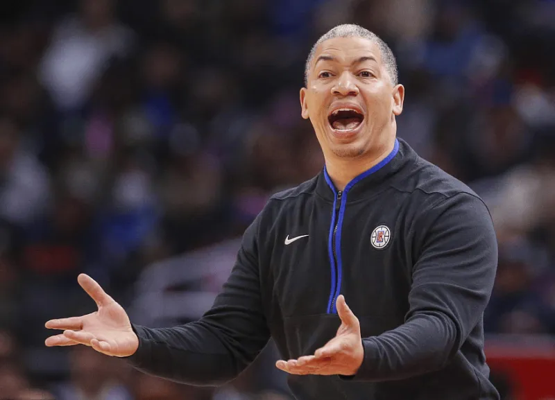 NBA常规赛，马刺116-112战胜快船。此役，快船最多领先25分，惨遭大逆